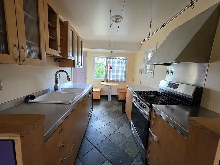 1551 Sunrise Dr — Photo 9
