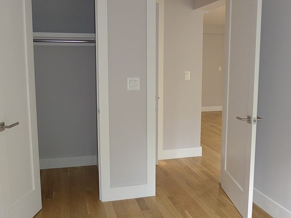3rd image of 320 E 52nd St APT 9H