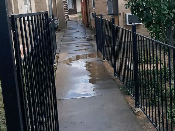 2nd image of 819 Cypress Ave Unit B