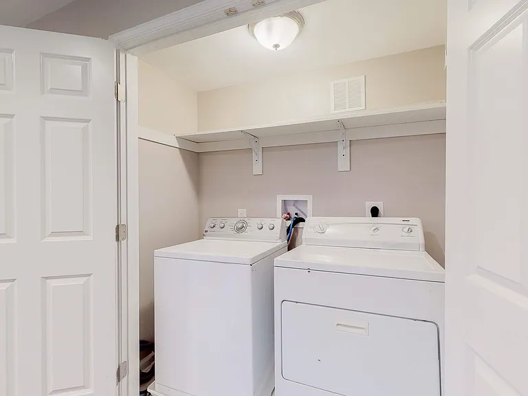 1403 Wentworth Ave — Photo 10