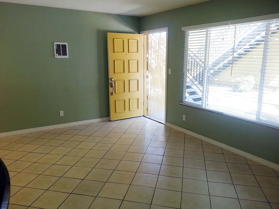 4246 Van Dyke Ave #7