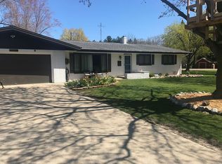 1317 Hickory Dr, Saint Joseph, MI 49085