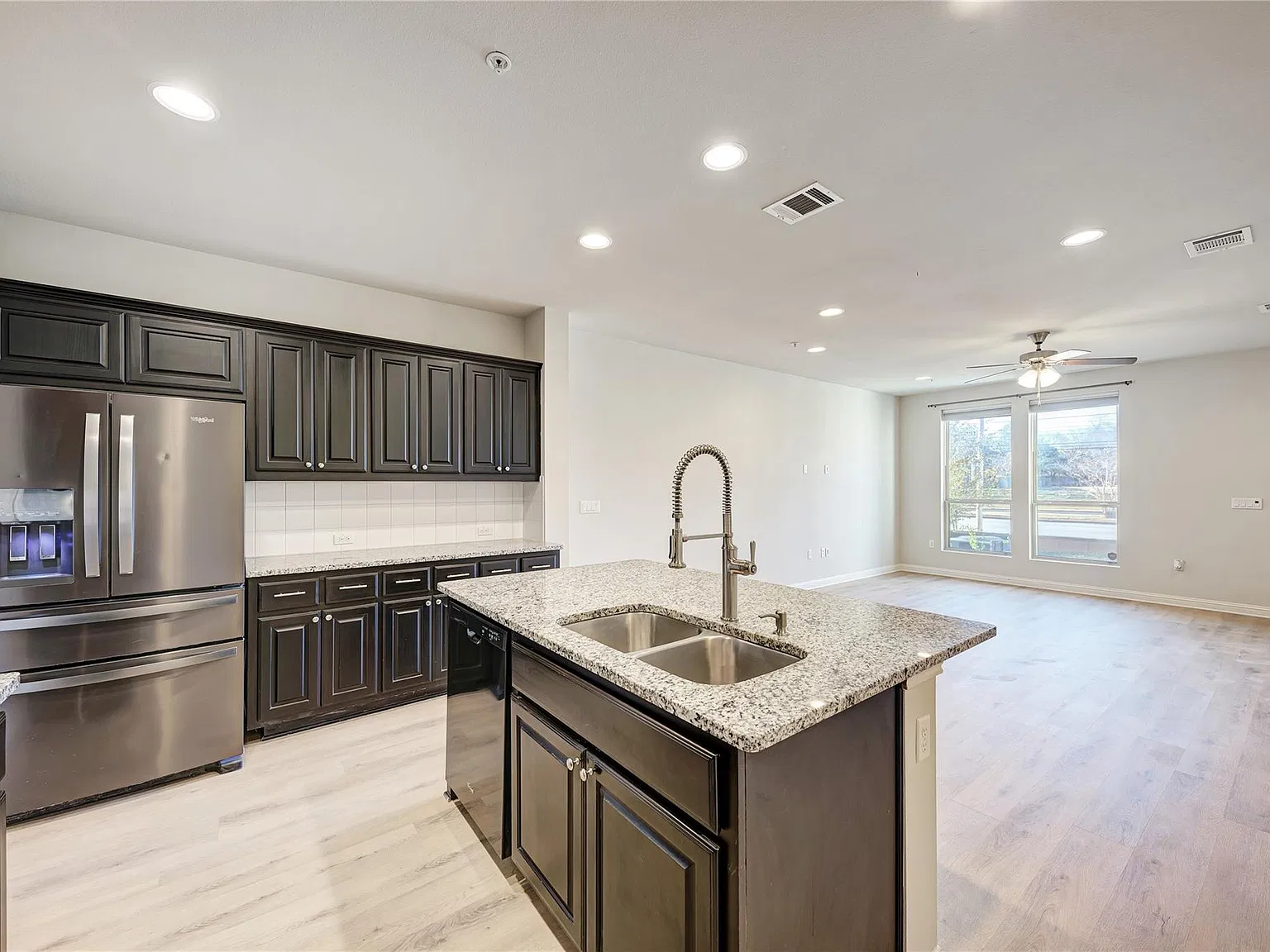 3 bed, 2.5 bath, 1655 sqft, $2,300 — Photo 3