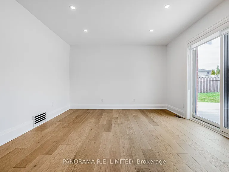 674 Netherton Cres #LOWER — Photo 5