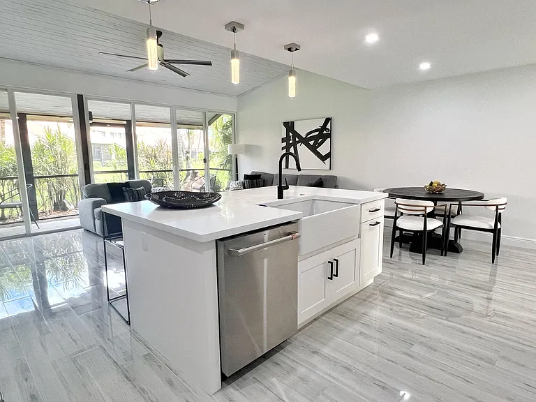 218 Old Meadow Way — Photo 9