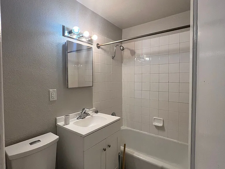 228 Arthur St — Photo 12