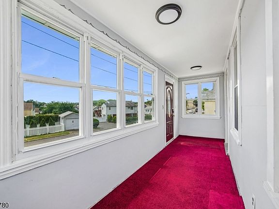 5th image of 264 Getty Ave