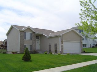 421 W Chanceler Dr, Lincoln, NE 68521
