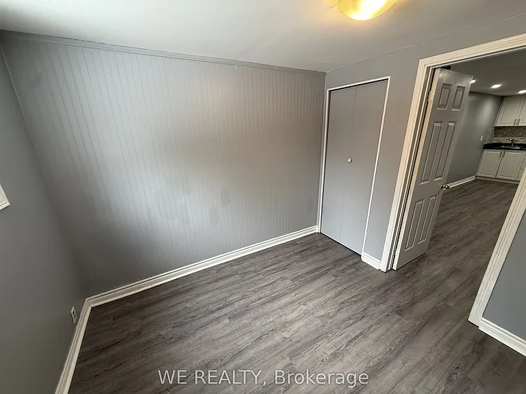 501 Lancelot Cres #LOWER — Photo 8