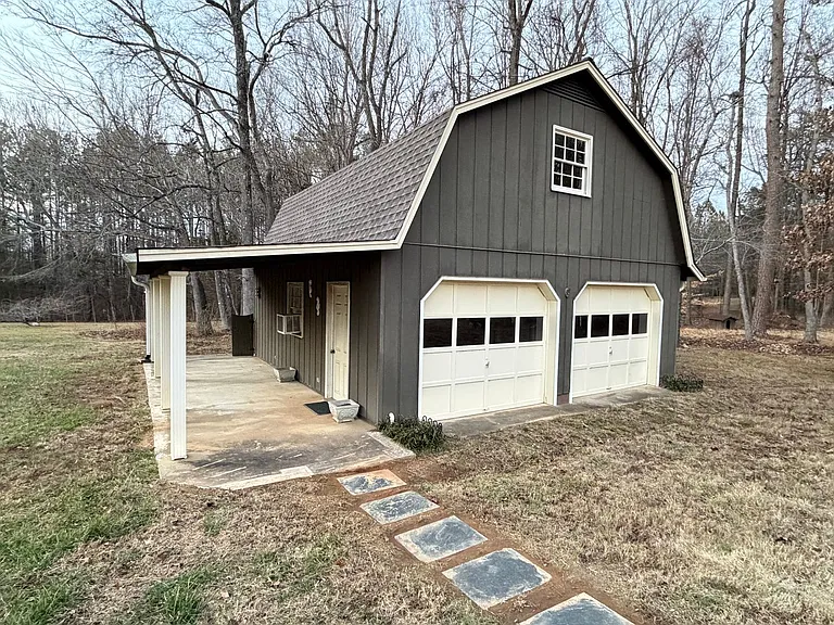 6811 Oakdale Rd — Photo 4