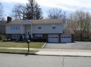 16 Patton Ct, Wayne, NJ 07470