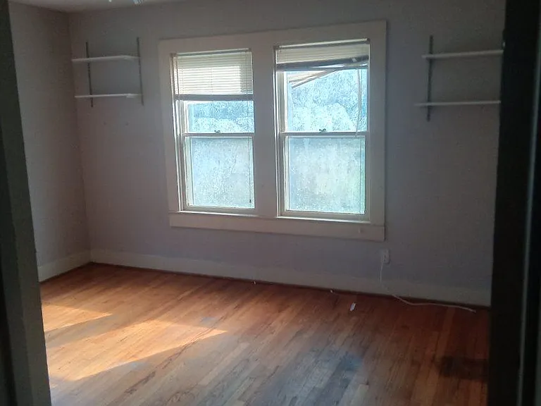 818 Merry Ln — Photo 6