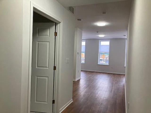 Studio, 1.0 bath, 648 sqft, $1,400 — Photo 3