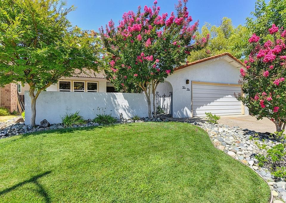 1st image of 1010 Charleston Cir