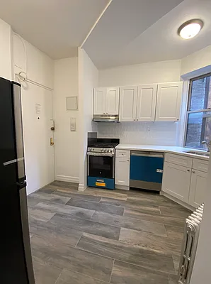 Rented by Current Real Estate Advisors | media 12