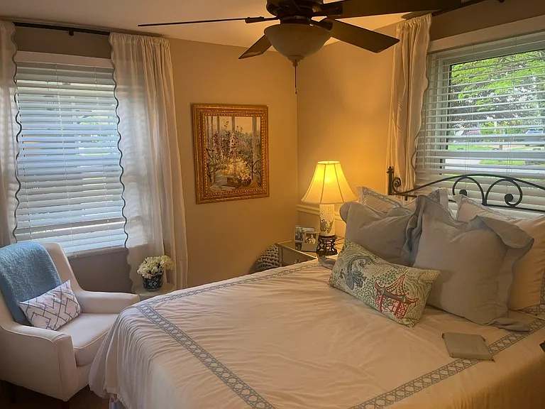 2420 Kingsbury Dr — Photo 9