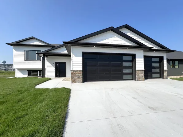 527 Kestrel Ln, Brookings, SD 57006