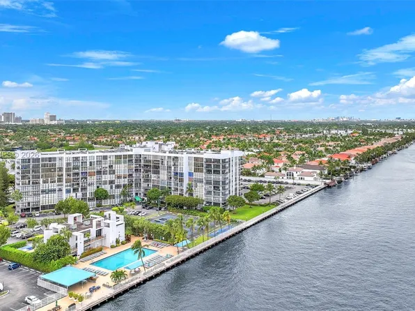 1000 Parkview Dr APT 229, Hallandale, FL 33009