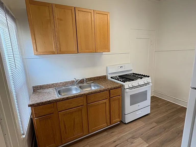 38 N Laurel St #1 — Photo 5