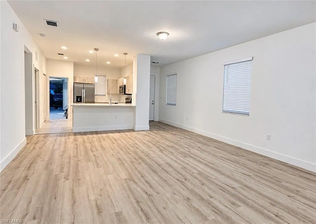3 bed, 2.5 bath, 1726 sqft, $2,300 — Photo 4