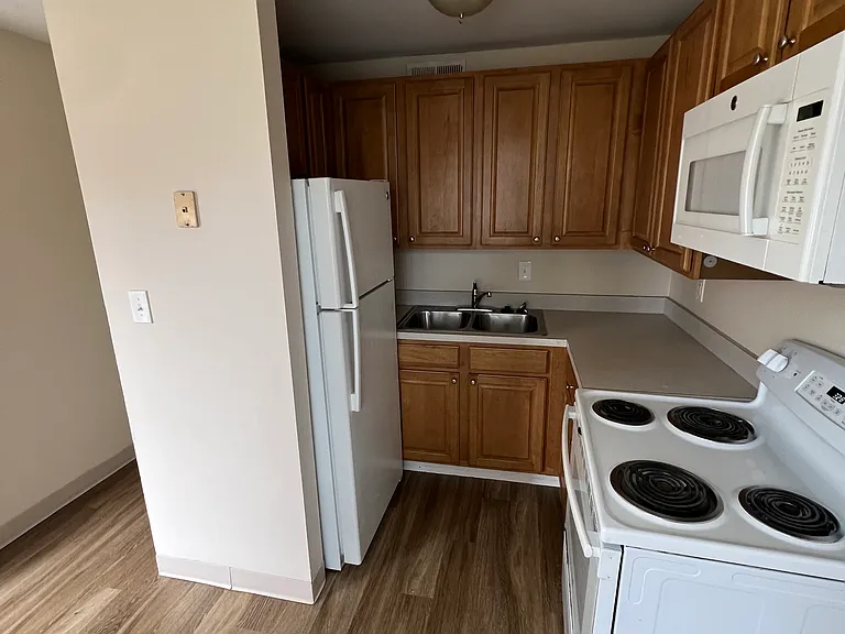 Mapleview Terrace Apartments — Photo 12