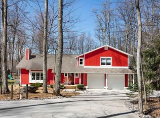 1252 S Norvick Rd, Suttons Bay, MI 49682