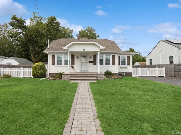 33 Schroeder Lane, Patchogue, NY 11772