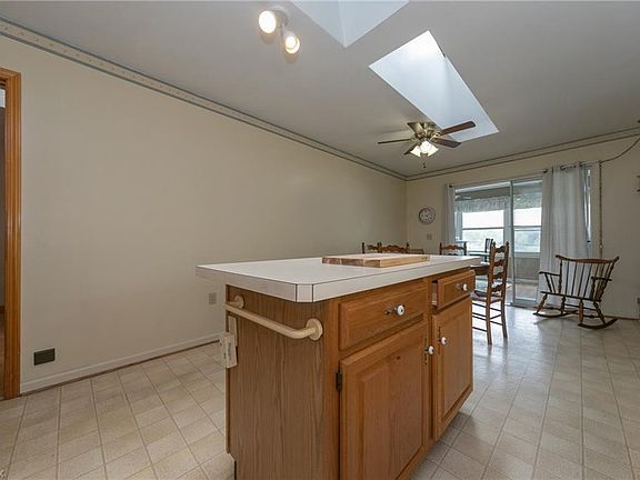 5th image of 15516 Lake Shore Dr