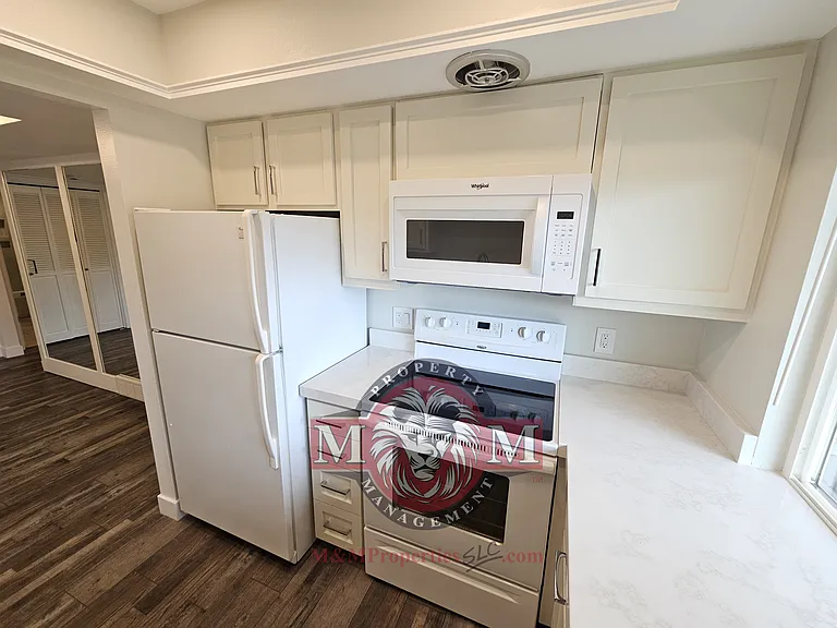 5704 S Waterbury Way #H — Photo 7