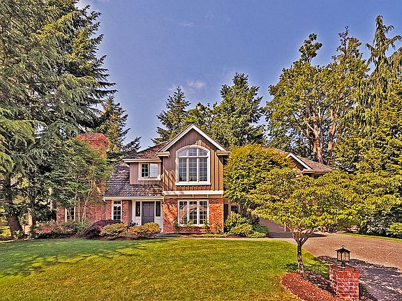 2nd image of 20540 NE 35th Pl