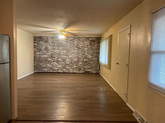 209 Avalon Ln — Photo 3