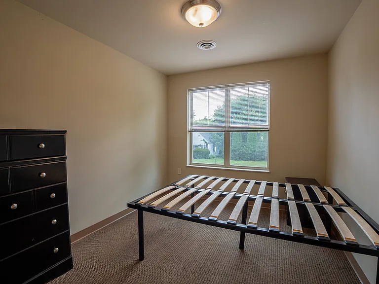 Bedroom1 (3)