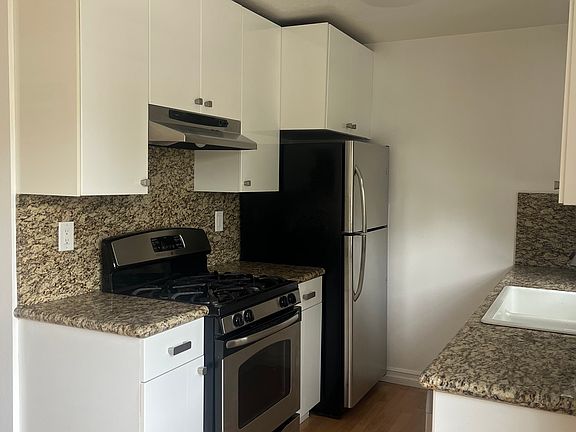 STAINLESS STEEL REFRIGERATOR & STOVE & DISHWASHER