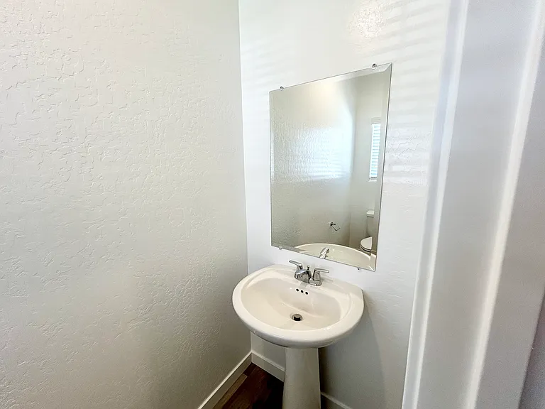 4456 Bellaire Ave — Photo 6