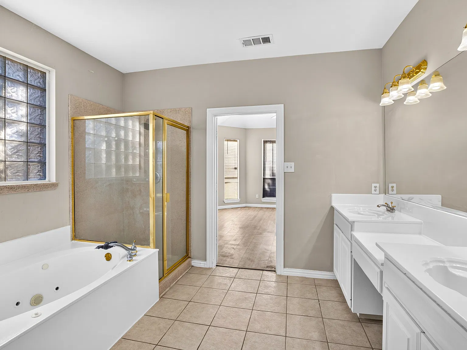 6 bed, 3758 sqft, $3,300 — Photo 4