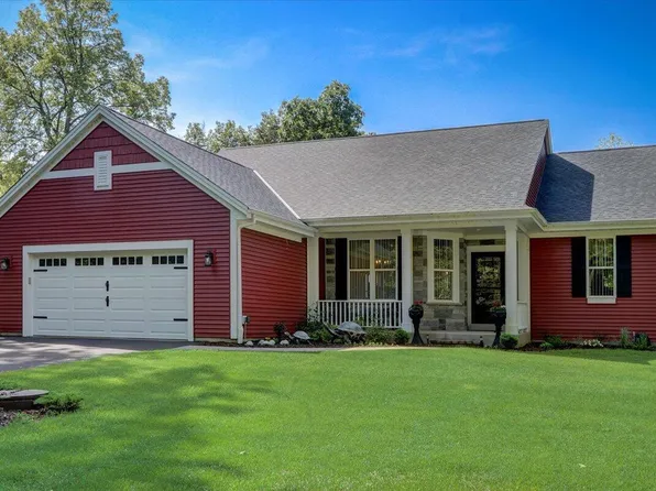 W6725 Lakeshore CIRCLE, Elkhorn, WI 53121