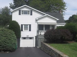 1 Valley View Rd, Poughkeepsie, NY 12603