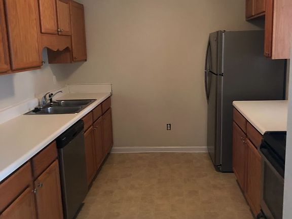4th image of 905 Hanahan Ct Unit 2C