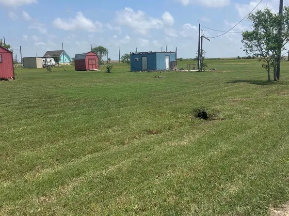 591 E Red Snapper Dr, Palacios, TX 77465