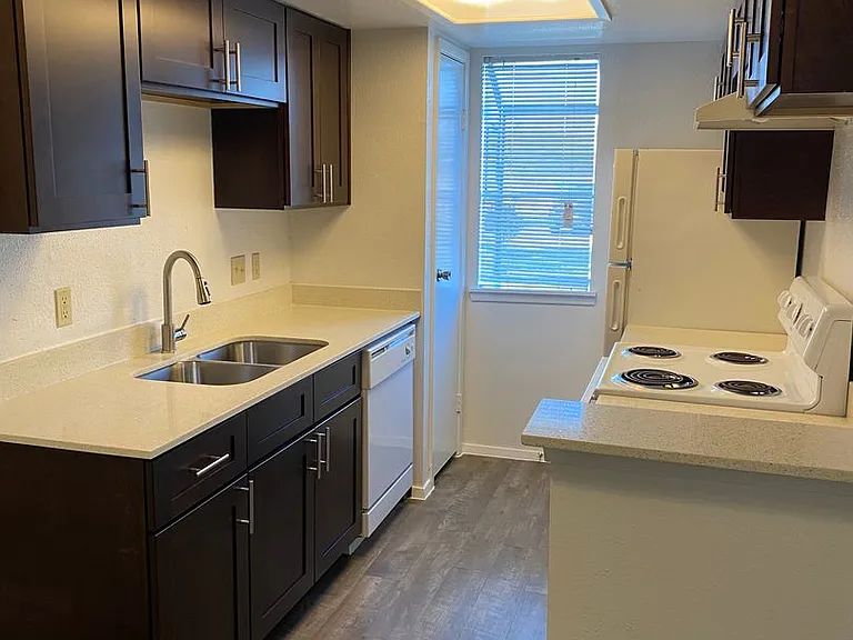 Ashford Creek Apartments — Photo 42
