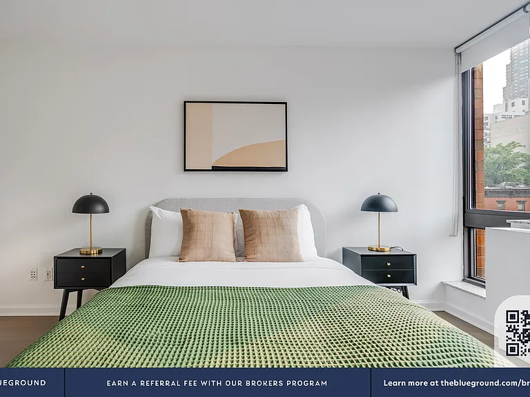 500 W 56th St #719 — Photo 14