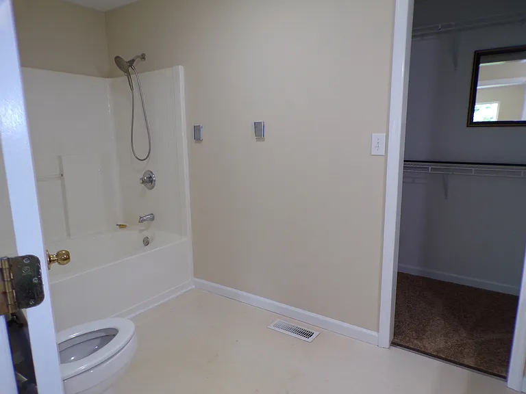 1425 Hammerhill Rd — Photo 8