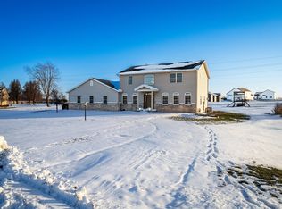 202 Comet Ln, Heyworth, IL 61745