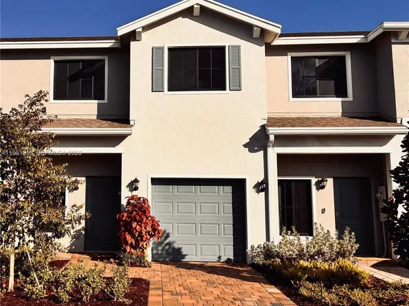 4829 Dillion St, Lake Worth, FL 33463