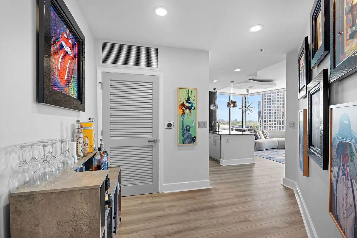 2 bed, 2.0 bath, 1397 sqft, $4,650 — Photo 2