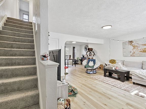 3rd image of 100-139 W Bellecrest Ave #127