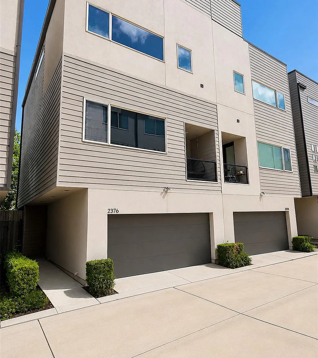 3 bed, 3.5 bath, 2050 sqft, $2,925 — Photo 1