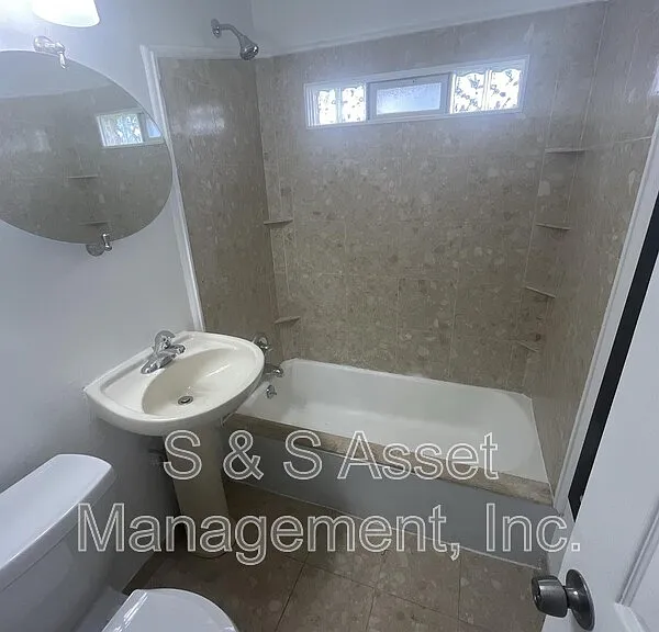 3252 E Lake Lansing Rd — Photo 17