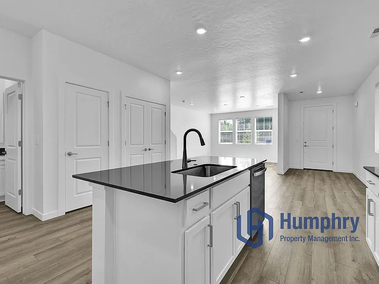 192 N Stratus Way — Photo 16