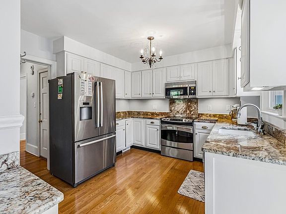 3rd image of 445 Connecticut Ave